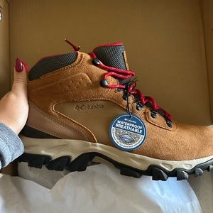Columbia Men’s Newton Ridge Plus II Suede WP size 13